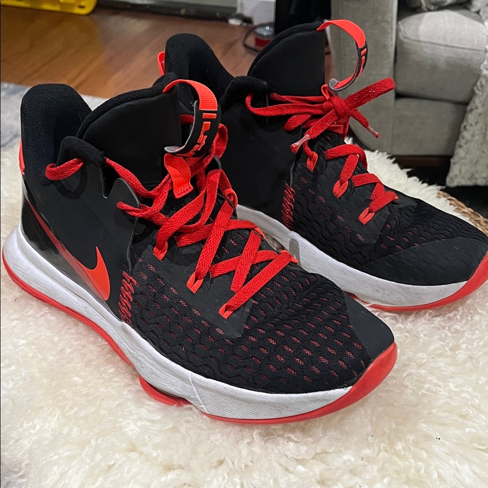 Nike LeBron Witness 5 Basketball Shoes Black Red Sneakers sz12